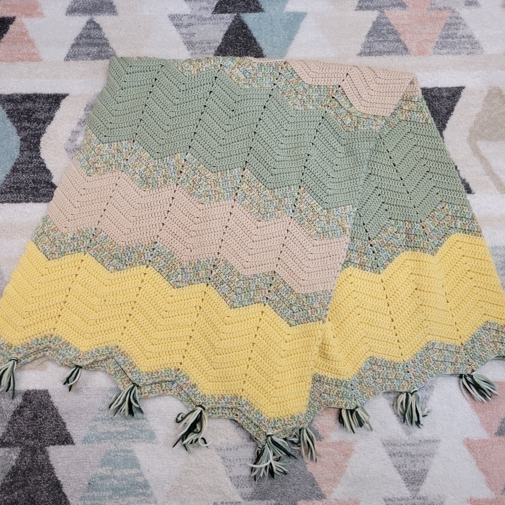 HANDKNIT Chevron stripe Crochet Lap Blanket 48 x 62